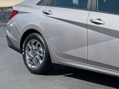 Used 2024 Hyundai Elantra SEL image 9