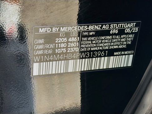 Used 2023 Mercedes-Benz GLB 250 4MATIC w/ Premium Package image 12