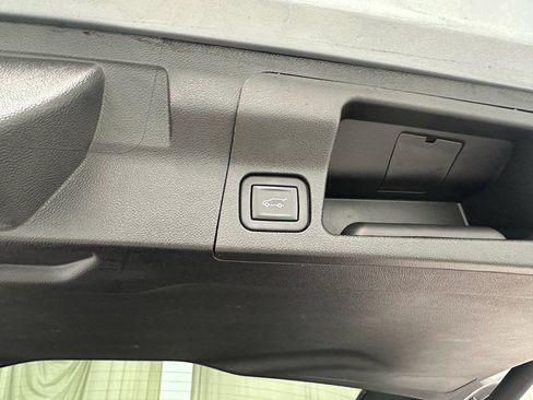 Used 2023 GMC Acadia SLE w/ Driver Convenience Package FWD image 9