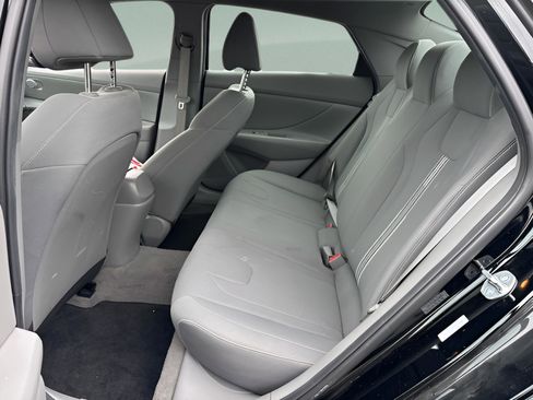 Used 2023 Hyundai Elantra SEL w/ Cargo Package image 11