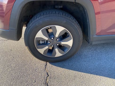 Used 2023 Jeep Grand Cherokee image 5