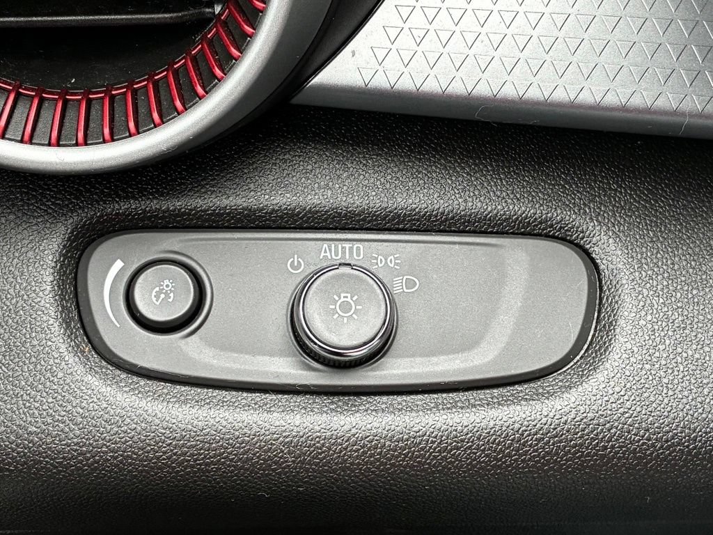 Used 2024 Chevrolet Trax RS FWD image 6