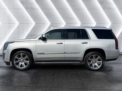 Used 2016 Cadillac Escalade Luxury AWD/4WD image 2
