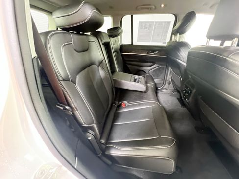 Used 2023 Jeep Grand Cherokee Limited AWD/4WD image 25