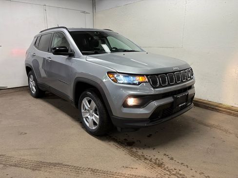 Certified 2022 Jeep Compass Latitude w/ Convenience Group image 1