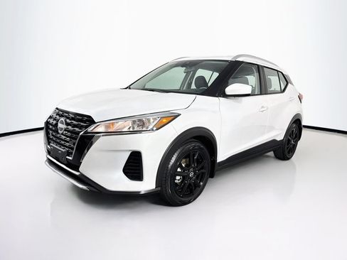 Used 2024 Nissan Kicks SV FWD image 3
