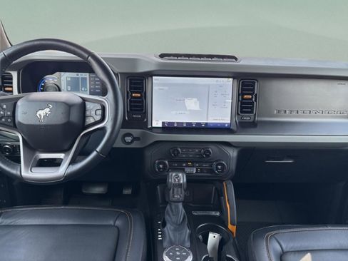 Used 2023 Ford Bronco Badlands image 11