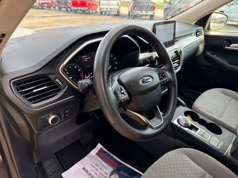 Used 2020 Ford Escape SE image 11