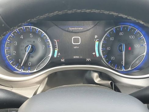 Used 2024 Chrysler Pacifica Touring-L FWD image 21