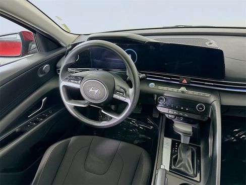 Used 2024 Hyundai Elantra SEL image 17