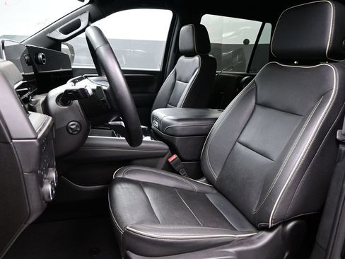 Used 2025 Chevrolet Tahoe Premier AWD/4WD image 13