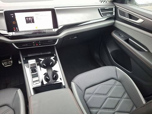 Certified 2025 Volkswagen Atlas Peak Edition SE AWD/4WD image 16