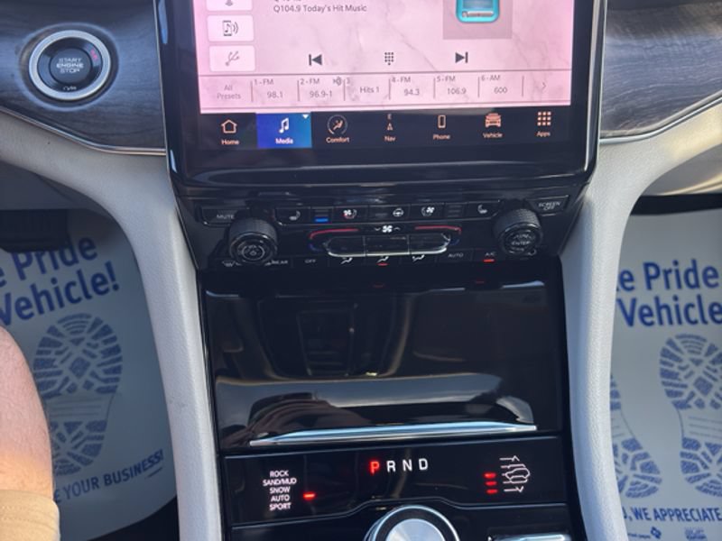 Used 2023 Jeep Grand Cherokee Overland w/ Luxury Tech Group IV AWD/4WD image 13
