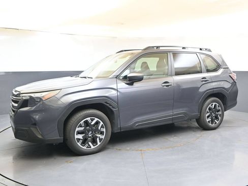 Used 2025 Subaru Forester Premium AWD/4WD image 2
