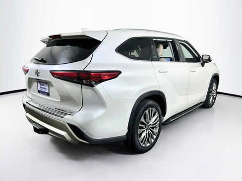 Used 2021 Toyota Highlander Platinum image 5