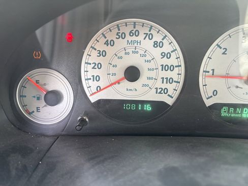 Used 2006 Chrysler Town & Country Touring image 15