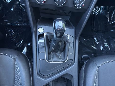 Used 2022 Volkswagen Taos SE w/ Panoramic Sunroof Package image 38