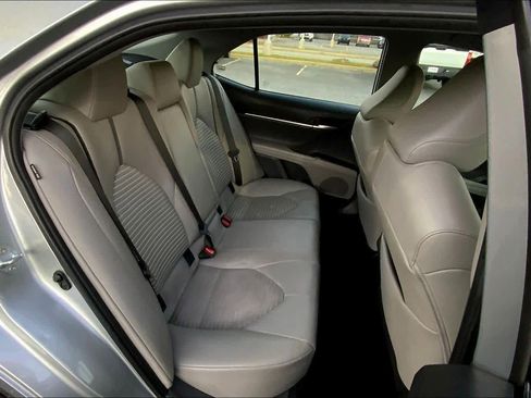 Used 2023 Toyota Camry SE image 18