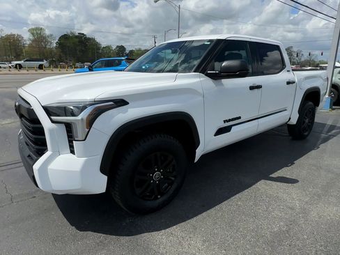 Used 2024 Toyota Tundra SR5 AWD/4WD image 4