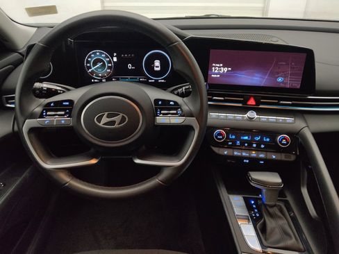 Used 2025 Hyundai Elantra SEL FWD image 22