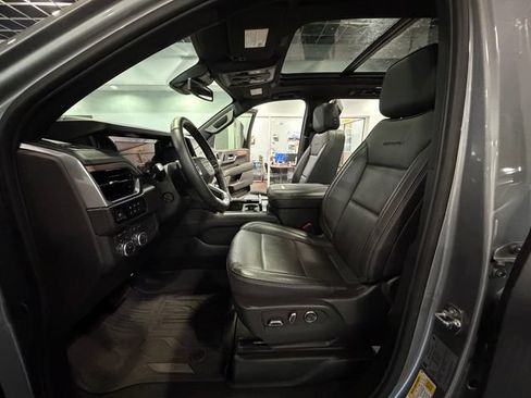 Used 2025 GMC Yukon XL Denali w/ Sun & Power Step Package AWD/4WD image 11