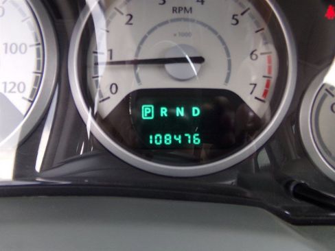 Used 2008 Chrysler Town & Country Touring FWD image 35