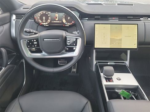 New 2025 Land Rover Range Rover SE image 19