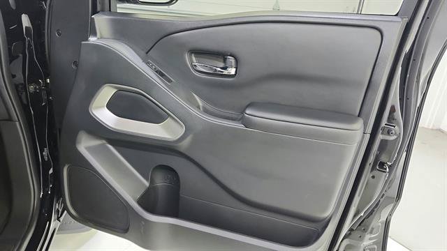 Certified 2025 Nissan Frontier SV RWD image 29