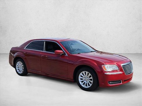 Used 2013 Chrysler 300 RWD image 3