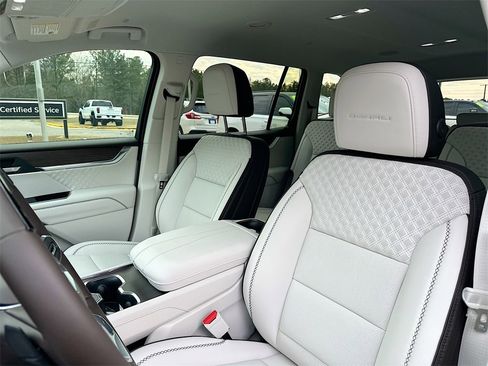 New 2026 GMC Acadia Denali w/ Super Cruise Package image 8