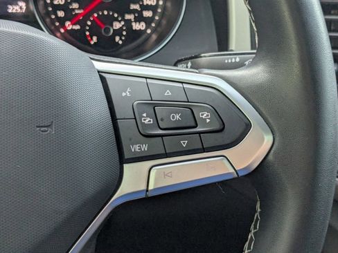 Used 2021 Volkswagen Atlas Cross Sport SE w/ Panoramic Sunroof Package image 5