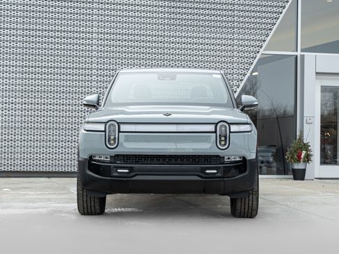 Used 2022 Rivian R1T Adventure image 38
