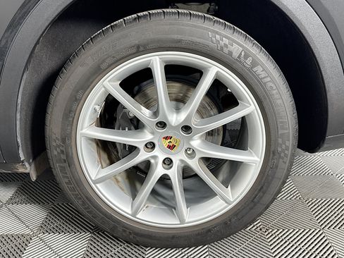 Used 2023 Porsche Cayenne AWD/4WD image 34