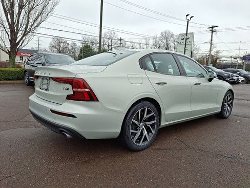 Used 2019 Volvo S60 T6 Momentum w/ Premium Package image 6