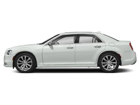 Used 2018 Chrysler 300 Limited RWD image 3