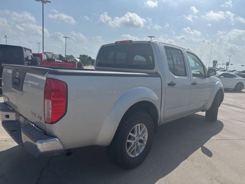 Used 2014 Nissan Frontier SV RWD image 3