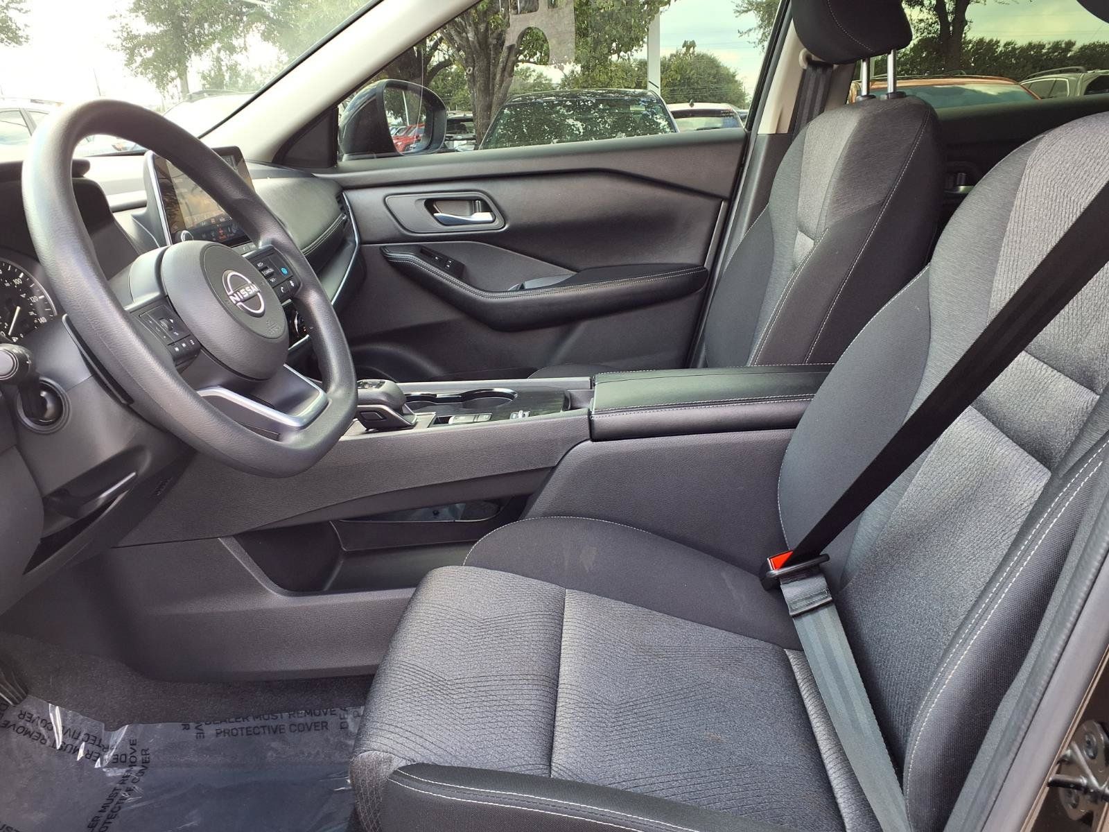 Used 2024 Nissan Rogue SV FWD image 17