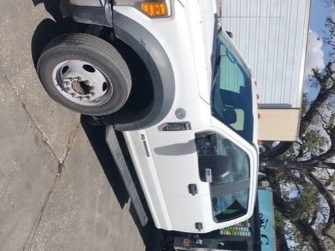 Used 2017 Ford F550 2WD Crew Cab Super Duty image 5