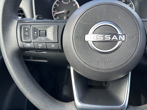 Used 2023 Nissan Rogue S image 16