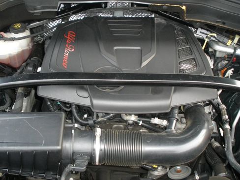 Used 2019 Alfa Romeo Stelvio AWD image 13