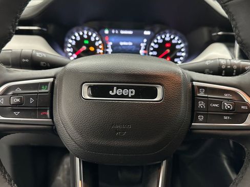 Used 2023 Jeep Compass Limited image 15