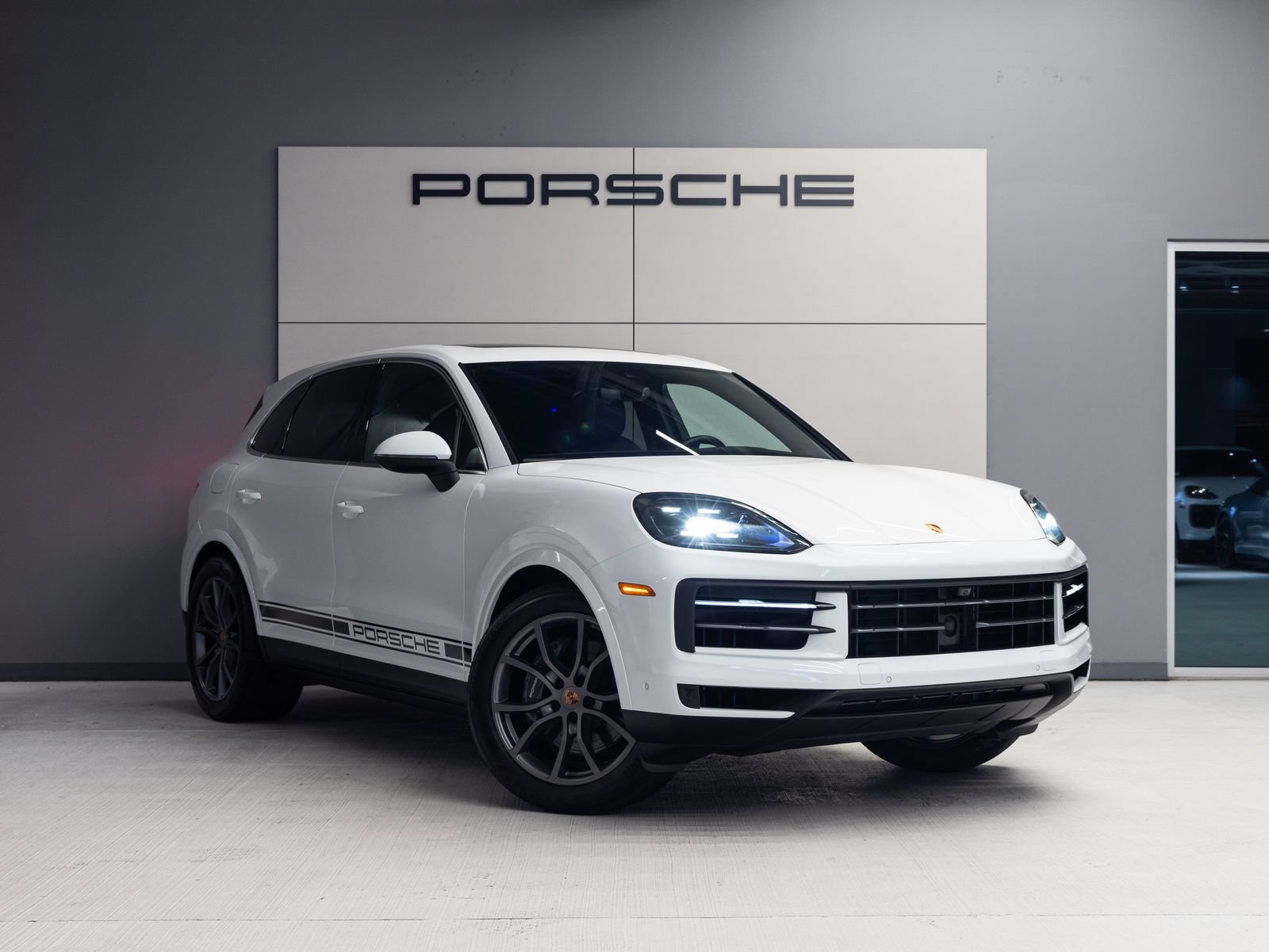 Certified 2025 Porsche Cayenne AWD/4WD image 9