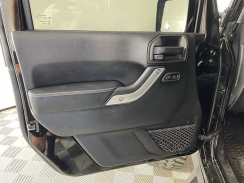 Used 2016 Jeep Wrangler Unlimited Rubicon AWD/4WD image 11