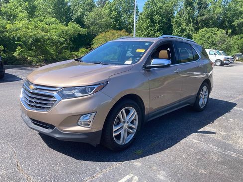 Used 2019 Chevrolet Equinox Premier AWD/4WD image 2