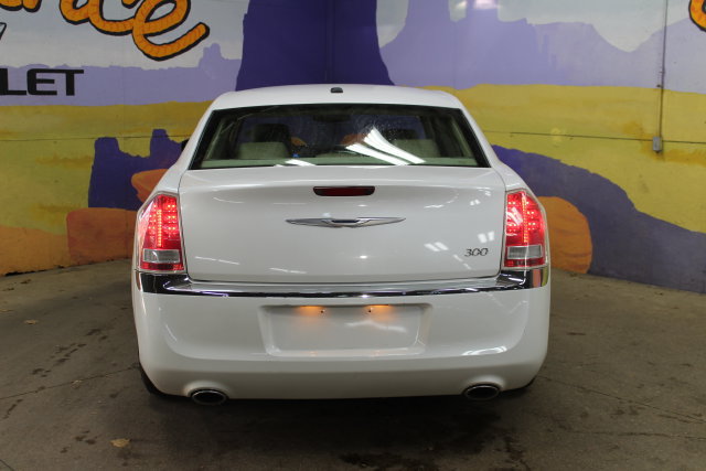 Used 2012 Chrysler 300 Limited w/ Luxury Group RWD image 7