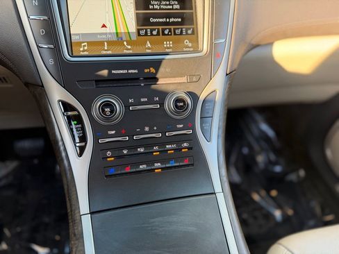 Used 2018 Lincoln MKX Reserve w/ Lincoln MKX Climate Package image 20