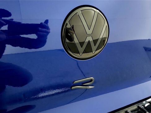 Used 2025 Volkswagen Golf R Black Edition image 13