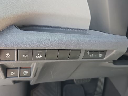 Used 2021 Toyota Sienna XLE w/ XLE Plus Package FWD image 19