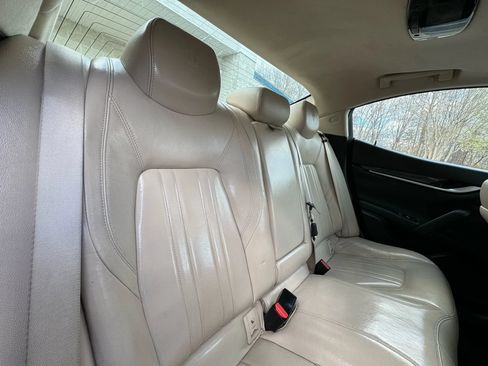 Used 2015 Maserati Ghibli RWD image 22