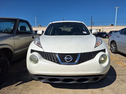 Used 2013 Nissan Juke SV image 2